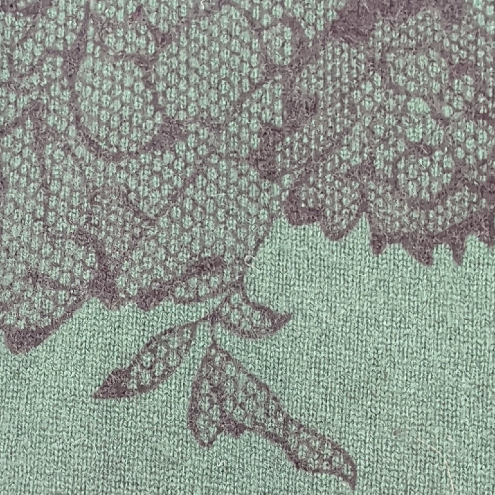 Dark green cashmere sweater with black lace-like print - Picture 4 of 6